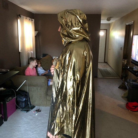 Custom made robe - Picture 2 of 5